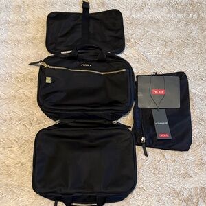 Tumi Black Voyageur Cosmetics Toiletry Travel Organizer BLACK & GOLD